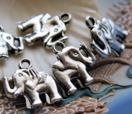 1 Double-sided Charm: Elephant - 20x17 mm - Antique Silver tone Metal Look