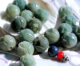 1 Prayer-Bead: LOTUS - Carved Bodhi-Seed - 13 mm - Various shades