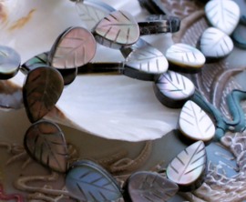 set/3 Beads Mother of Pearl Shell - Leaf - 12x8,5 mm - Grey Black + Luster