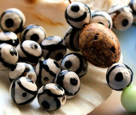 set/4  Agate Tibetan Eye Beads or Stripe - Round Faceted - 8 mm - Black White