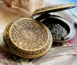 Pendant: Round Locket - 52x44 mm - Bronze/Antique Brass colour