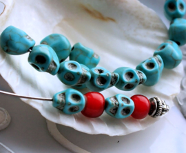 set/4 beads: Howlite SKULL - 8x6 mm - Black or Turquoise