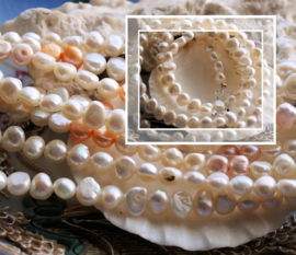 C&G Pearl Necklace: real Freshwater Pearls in White or in White with Salmon/Orange
