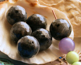 set/2 large beads: Larkivite - Rond Faceted - 13,5 mm - Black Labradorite