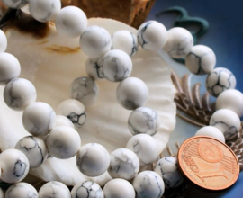 set beads: White Howlite - Round - 8,3 or 8,8 mm