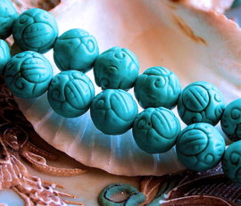 set/5 kralen:  Howliet - Gegraveerde Tibetaanse Decoratie - 10 mm of 11 mm - Turquoise of Wit Turquoise look