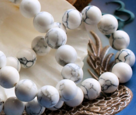 set beads: White Howlite - Round - 8,3 or 8,8 mm