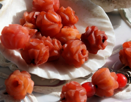 1 Beautiful Handmade Prayerbead from Tibet - LOTUS - 12 mm - Coral-Red