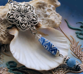 C&G Pendant: Filigree Flower with Dragon Scale Agate & Chinese Porcelain - 10,5 cm