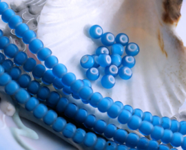 set/15 ANTIEKE TRADE BEADS Handelskralen: Afrika Europa - White Heart - ca 5 mm - Aqua Blauw