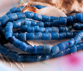 set/10 Krobo TRADE BEADS: Handelskralen uit Ghana - Glas - ca 7x6 mm - Blauw