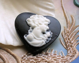 Resin Cabochon: Cameo Heart - 30x30 mm - Black Offwhite