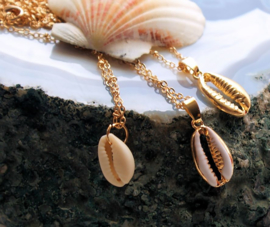 Mooie Boho/Ibiza 3 Lagen Ketting met Cowry Schelpjes - Goud