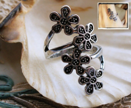 Ring: Flowers - Size: 18 mm - Antique Silver Tone