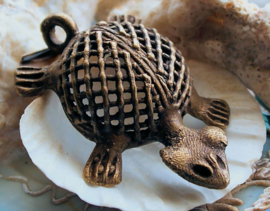 AFRICA: 1 Handmade Ashanti Turtle Pendant - Brass - 60x40 mm (lost wax)