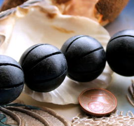 set/4 large beads: Wood - Round with Carving - 20 mm - Black