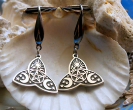 Paar RVS Wicca Celtic Oorbellen: TRIQUETRA met Maan en Pentagram - Zilver met Zwart