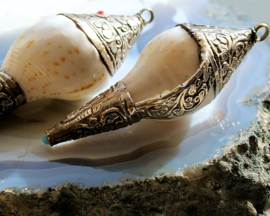Pendant: large Sacred Conch Shell in beautiful hand-crafted Antique Silver-tone metal