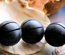 set/4 large beads: Wood - Round with Carving - 20 mm - Black