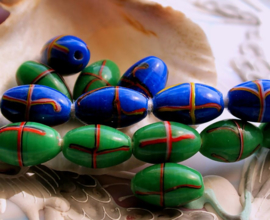 1 TRADE BEAD Handelskraal: Afrika India - French Cross - ca 15-16x9 mm - Blauw of Groen