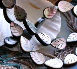 set/3 Beads Mother of Pearl Shell - Leaf - 12x8,5 mm - Grey Black + Luster