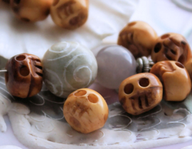 YAK-BONE: set/5 Prayerbeads - SKULL - 10 mm - Buddhist and Occult