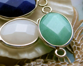 1 Hanger/Tussenstuk: Facet Jade in Aqua/Turquoise of Donkerblauw of Moss-Groen of Wit - 32x16 mm