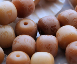 1 Prayer Bead: Ohm Mantra - Bodhi Seed - 11,8 mm - Green or Amber Honey shades