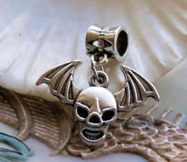 1 Pendant: Skull with Bat/Vampire Wings - 27 mm - Antique Silver tone
