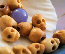 BONE: set/5 Buddhist Prayer Beads - SKULL - approx 10 mm - Tears of Buddha