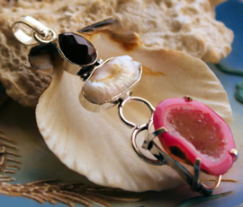 Beautiful Pendant: Faceted Garnet with Biwa Pearl and Agate Geode Druzy - SP - 74 mm