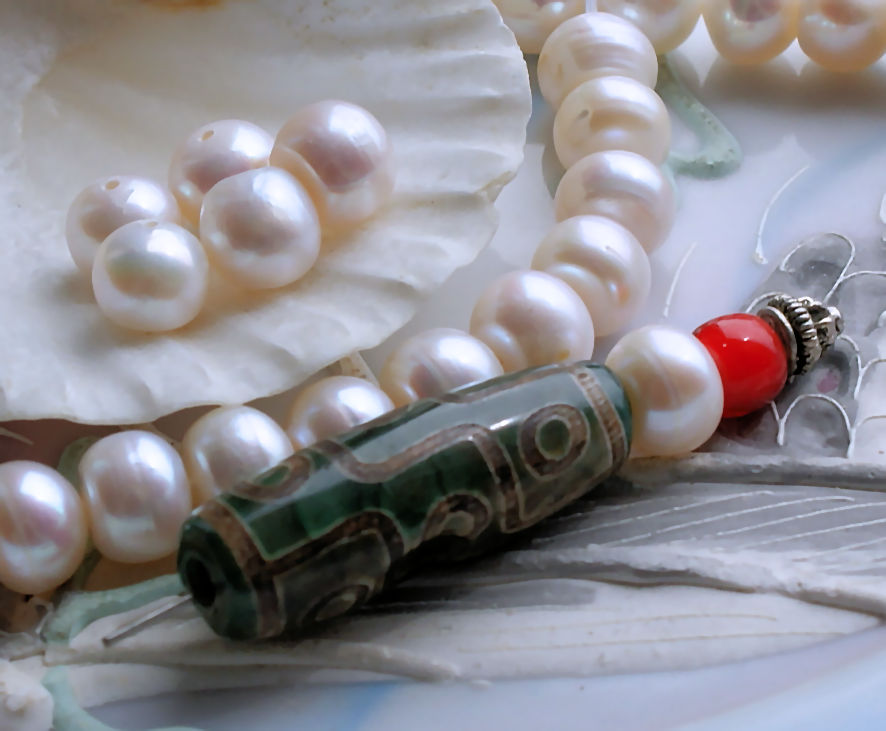 set/5 Beads: Large Freshwater Pearls - approx 8,4 mm - White