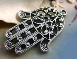 Detailed Pendant: Hand of Fatima - 36x24 mm - Antique Silver Tone