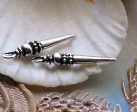 1 Charm: Tibetan Buddhist ritual Dorje Dagger symbol - 28 mm - Antique Silver Tone