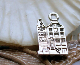 1 Charm Netherlands: Amsterdam Canalside Houses - 21 mm - Silver Tone