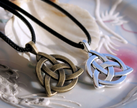 Wicca Celtic Triquetra Pendant (35 mm) on Necklace - Antique Silver or Bronze tone