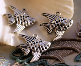 set/3 Charms: Tropical Fish - 20 mm - Antique Silver Tone