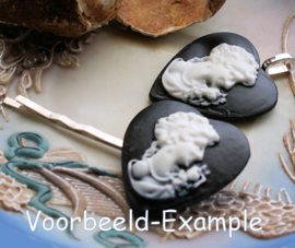 Cabochon van Kunsthars: Camee Hart - 30x30 mm - Zwart Off-White