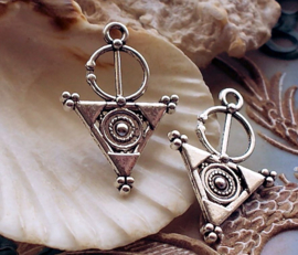 1 Pendant/Charm: Triangle+Circle = Goddess/Moon/Wicca - 33 mm - Antique Silver Tone