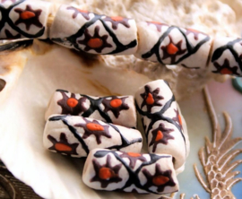 set/2 Grote Krobo TRADE BEADS - Handelskralen uit Ghana - Glas - ca 20-22 mm - Wit Zwart Oranje