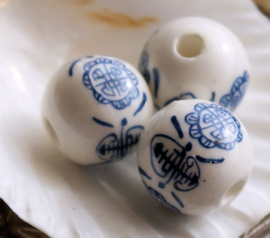 set/2 large Beads: Chinese Porcelain - Longevity Symbol - 16 mm - Blue White