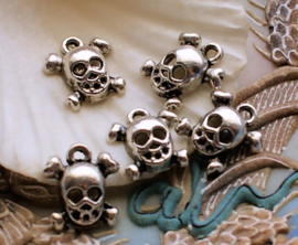 set/5 Charms: Skull - 14 mm - Antique Silver tone