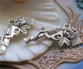 set/3 Pendants/Charms: Gun & Rose - 32 mm - Antique Silver tone