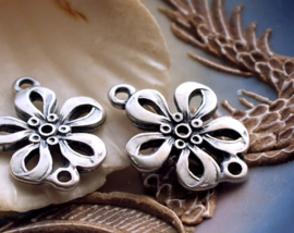 1 Charm/Connector: Flower Daisy - 25x19 mm - Matte Antique Silver tone