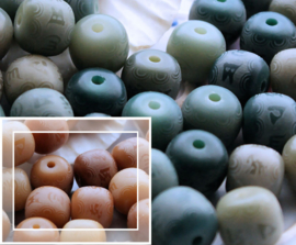 1 Prayer Bead: Ohm Mantra - Bodhi Seed - 11,8 mm - Green or Amber Honey shades