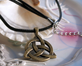 Wicca Celtic Triquetra Pendant (35 mm) on Necklace - Antique Silver or Bronze tone