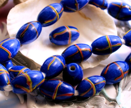 1 TRADE BEAD Handelskraal: Afrika India - French Cross - ca 15-16x9 mm - Blauw of Groen