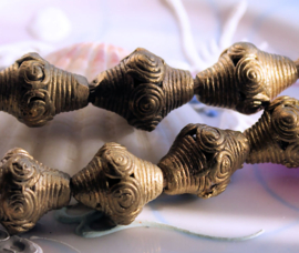 1 Beautiful handmade AFRICAN Ashanti Bead - Brass - 21x15 mm