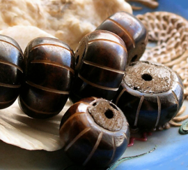 1 large Tribal Bone Bead from KENYA - 21-25 mm - Brown Off-White