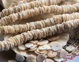 set/20 Shell beads: Heishi from Afrca - 8 mm - Natural/Off White